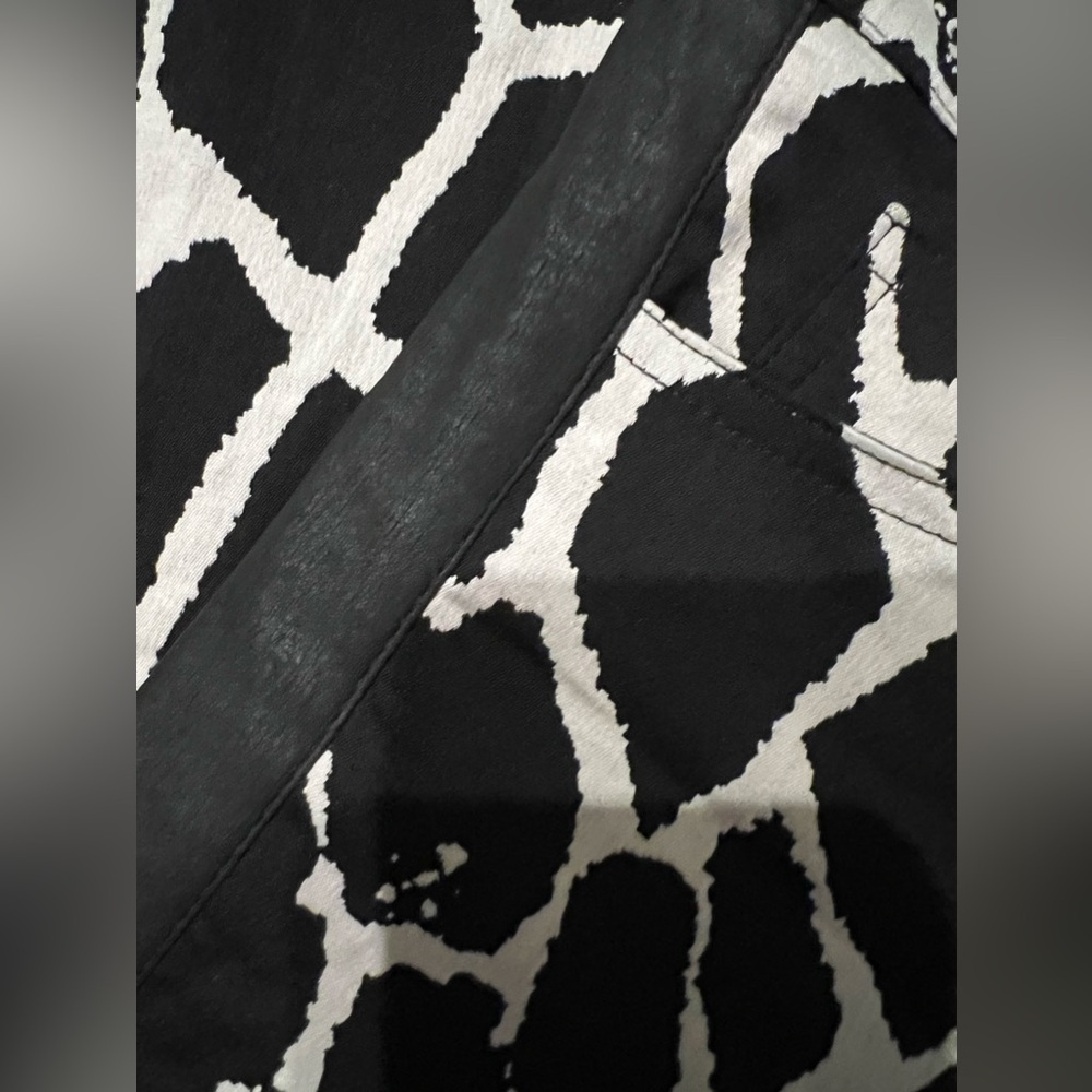Nicole Miller Women's Black and White Animal print - Picture 3 of 7